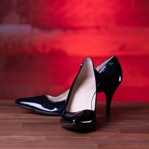 Calvin Klein Womens Black Patent Pumps Size 6M